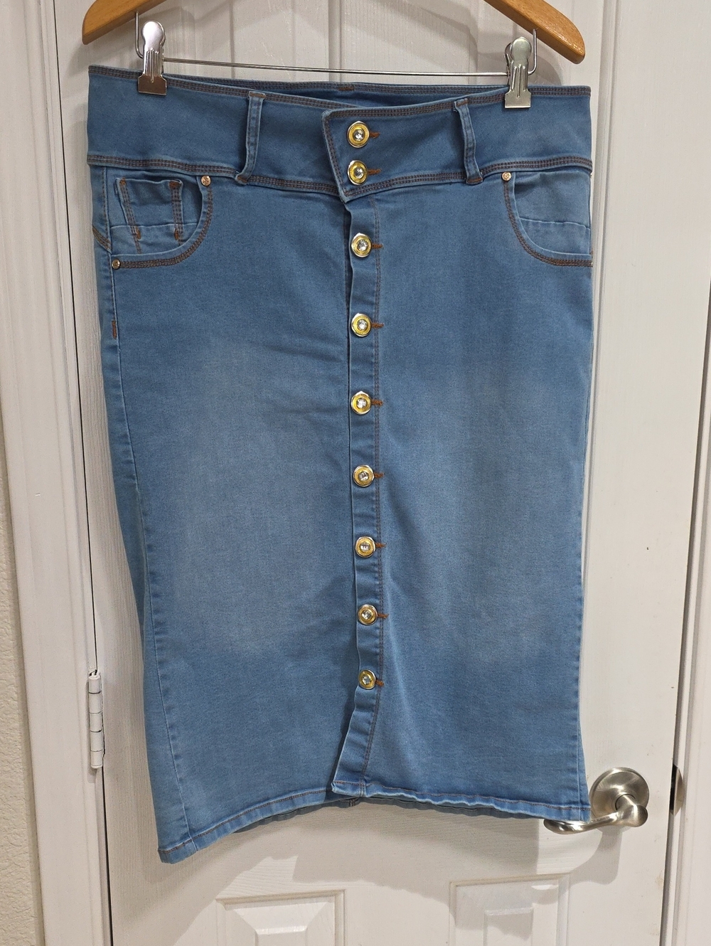 Shaddai Light Blue Button-Front Denim Midi Skirt Size L